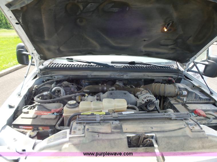 image for item L7052 2002 Ford F450 Super Duty XLT Crew Cab dump bed truck