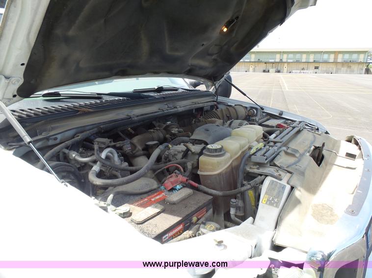 image for item L7052 2002 Ford F450 Super Duty XLT Crew Cab dump bed truck