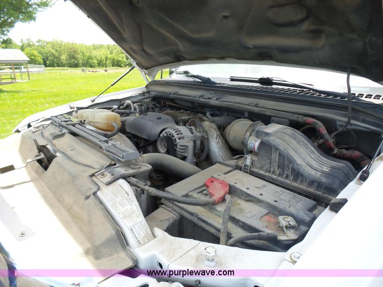 image for item L7052 2002 Ford F450 Super Duty XLT Crew Cab dump bed truck