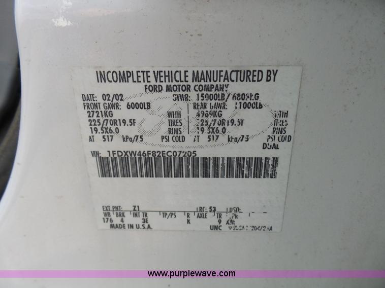 image for item L7052 2002 Ford F450 Super Duty XLT Crew Cab dump bed truck