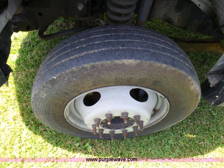 image for item L7062 2008 Ford F550 Super Duty Crew Cab flatbed truck