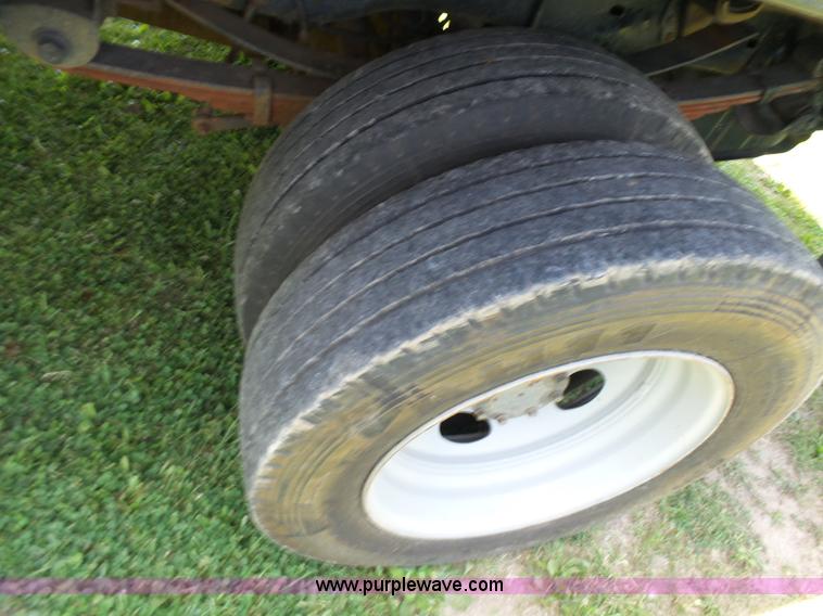 image for item L7062 2008 Ford F550 Super Duty Crew Cab flatbed truck