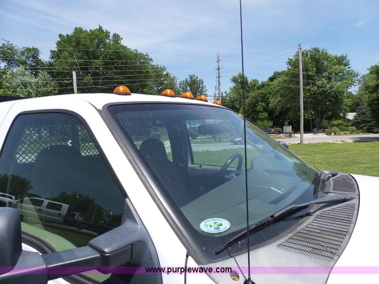 image for item L7062 2008 Ford F550 Super Duty Crew Cab flatbed truck