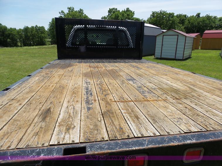 image for item L7062 2008 Ford F550 Super Duty Crew Cab flatbed truck