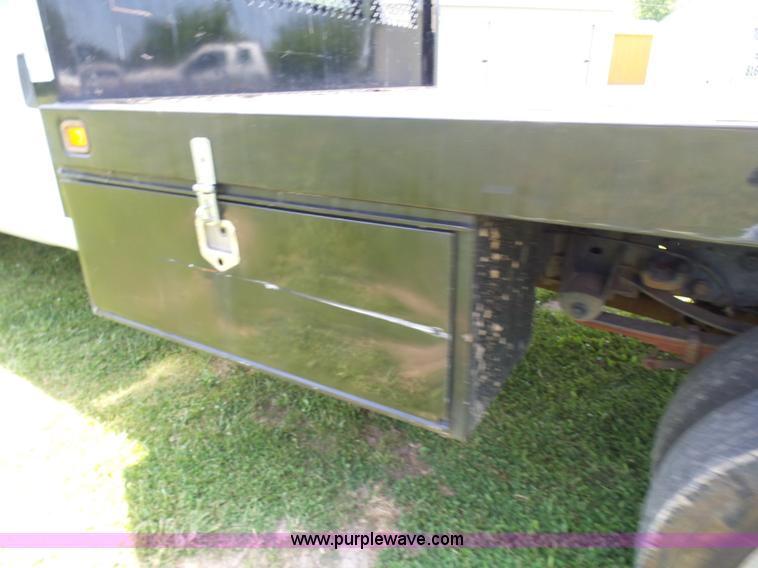 image for item L7062 2008 Ford F550 Super Duty Crew Cab flatbed truck