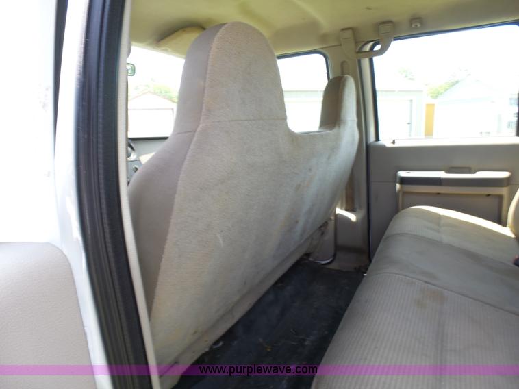 image for item L7062 2008 Ford F550 Super Duty Crew Cab flatbed truck