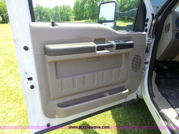 image for item L7062 2008 Ford F550 Super Duty Crew Cab flatbed truck
