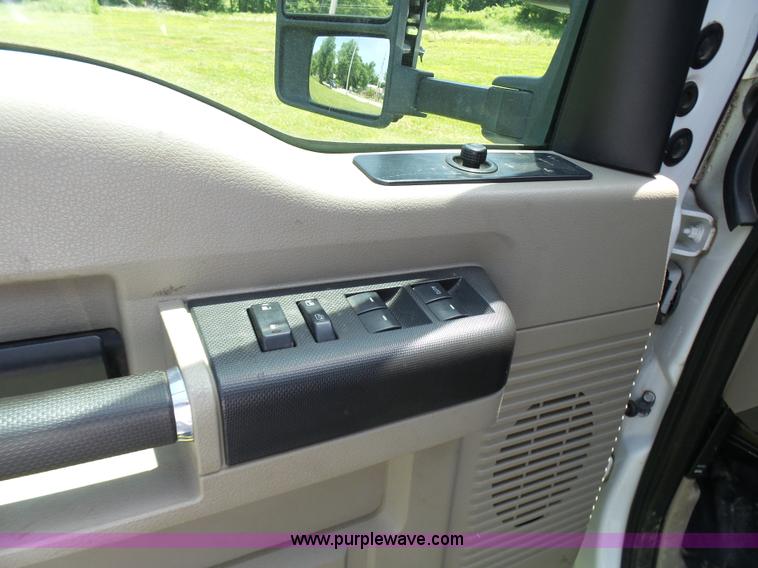 image for item L7062 2008 Ford F550 Super Duty Crew Cab flatbed truck