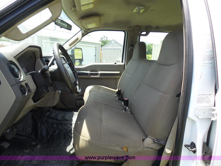 image for item L7062 2008 Ford F550 Super Duty Crew Cab flatbed truck