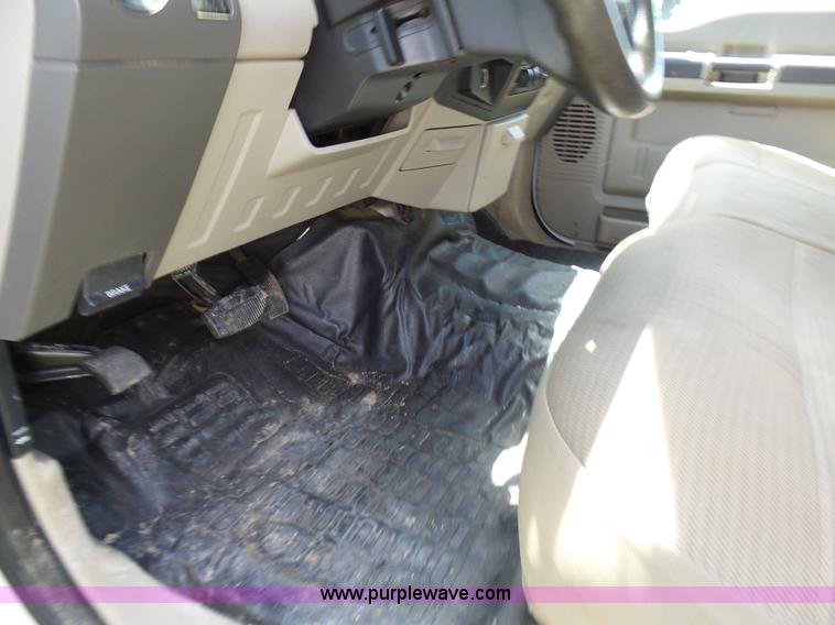 image for item L7062 2008 Ford F550 Super Duty Crew Cab flatbed truck