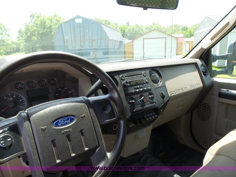 image for item L7062 2008 Ford F550 Super Duty Crew Cab flatbed truck