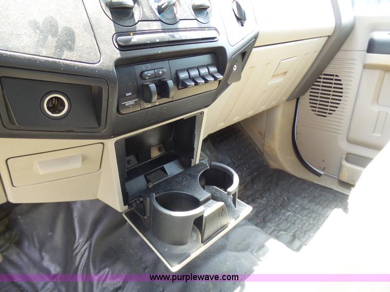 image for item L7062 2008 Ford F550 Super Duty Crew Cab flatbed truck