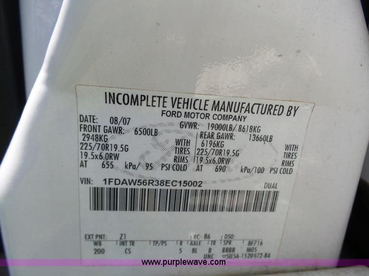 image for item L7062 2008 Ford F550 Super Duty Crew Cab flatbed truck