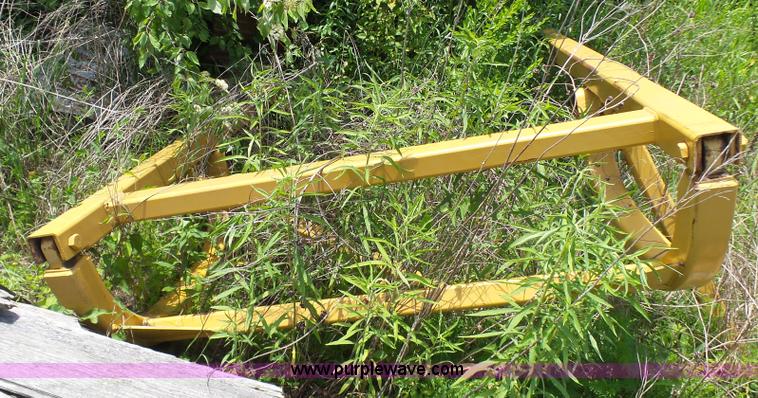 image for item L7063 Caterpillar D6H dozer ROPS