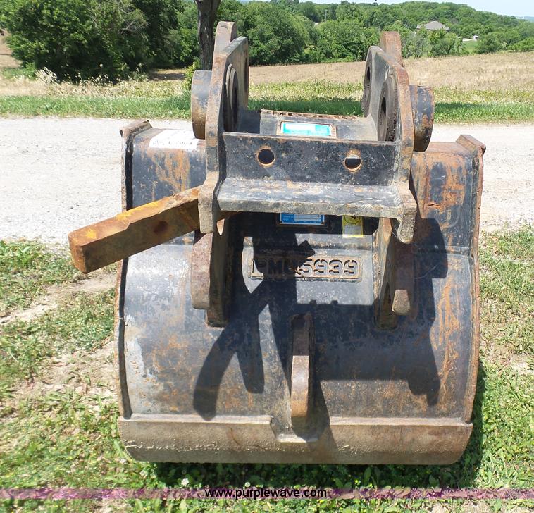 image for item L7064 CWS excavator bucket