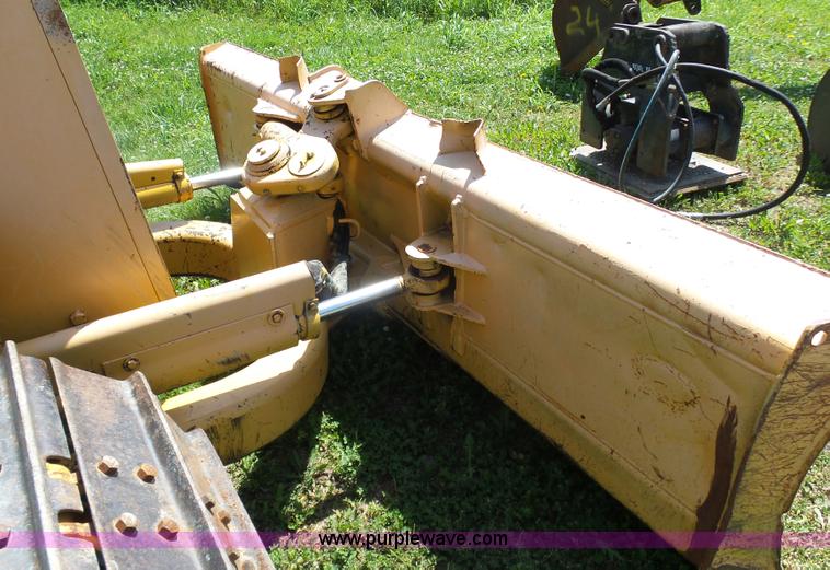 image for item L7073 1994 John Deere 650G dozer