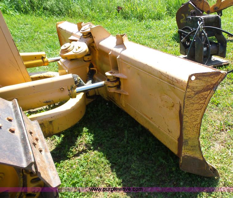 image for item L7073 1994 John Deere 650G dozer