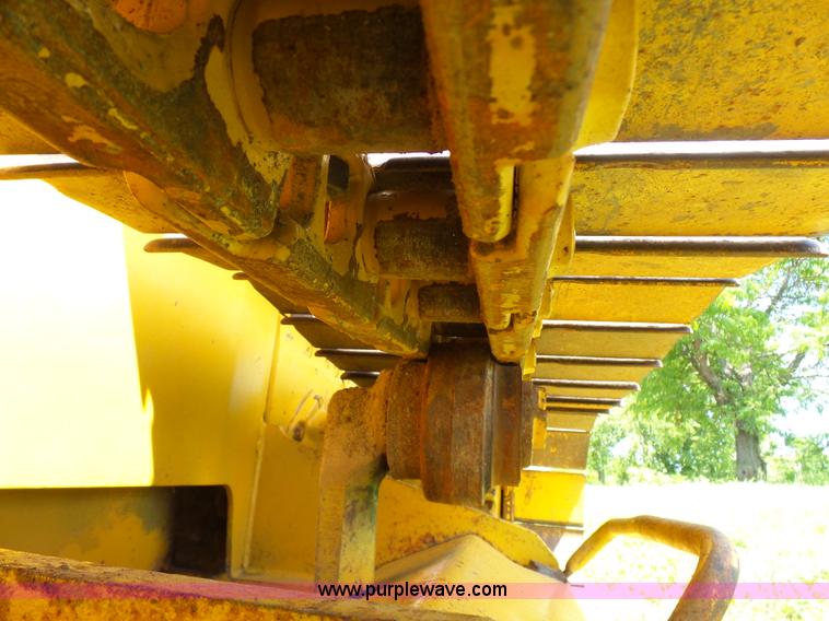 image for item L7073 1994 John Deere 650G dozer