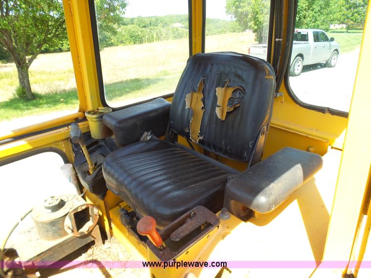 image for item L7073 1994 John Deere 650G dozer