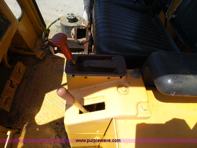 image for item L7073 1994 John Deere 650G dozer