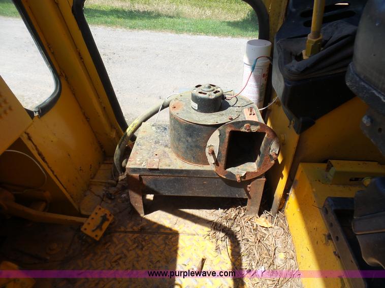 image for item L7073 1994 John Deere 650G dozer