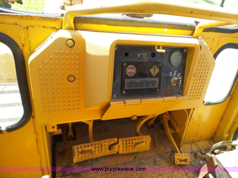 image for item L7073 1994 John Deere 650G dozer