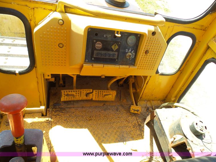 image for item L7073 1994 John Deere 650G dozer