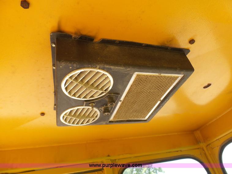 image for item L7073 1994 John Deere 650G dozer