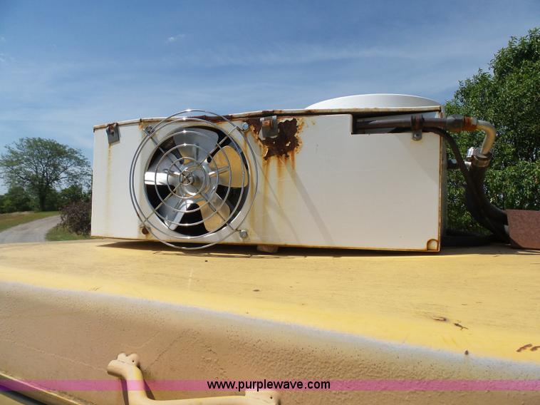 image for item L7073 1994 John Deere 650G dozer