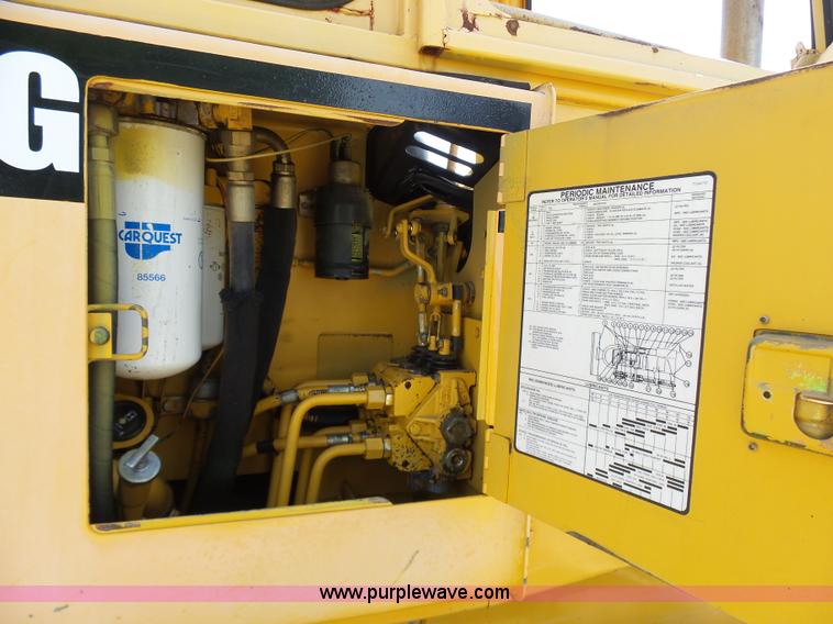 image for item L7073 1994 John Deere 650G dozer