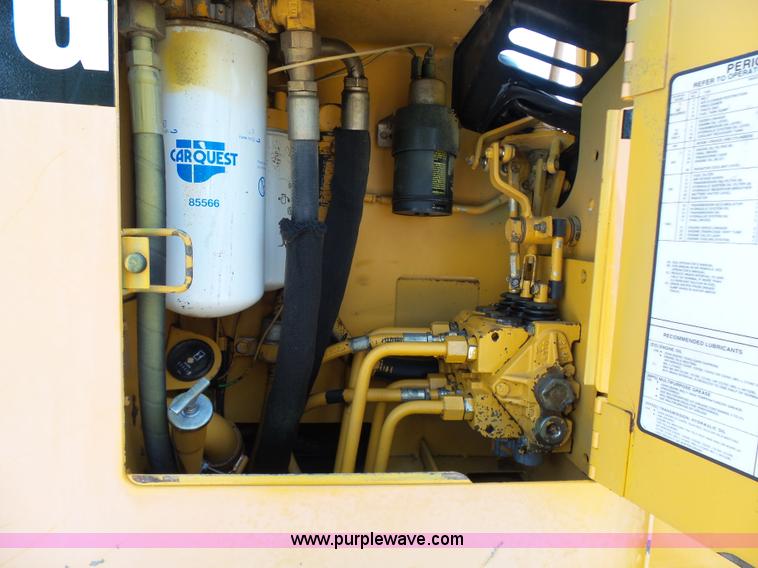 image for item L7073 1994 John Deere 650G dozer