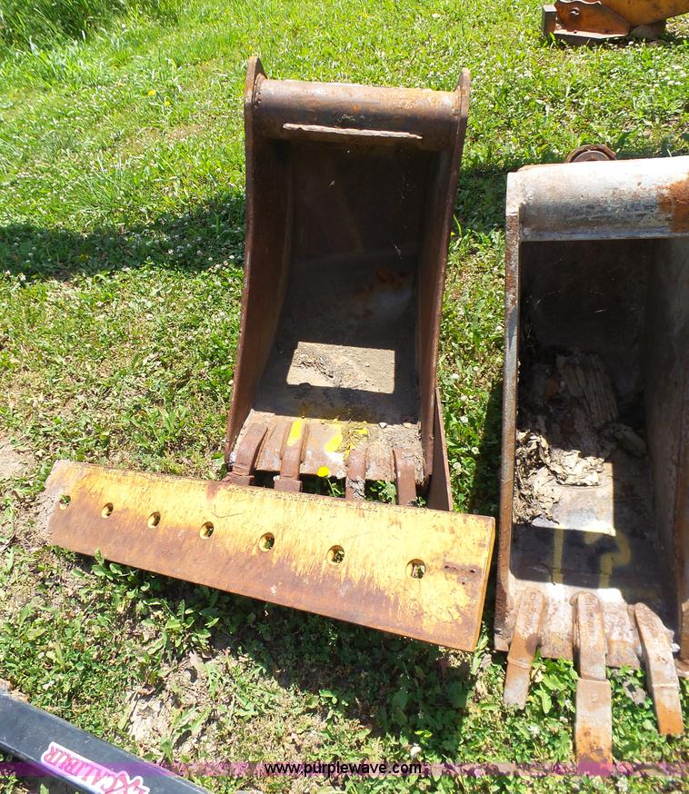 image for item N9395 Wain Roy bucket