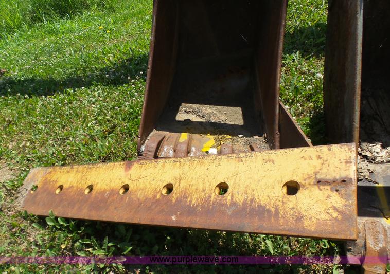 image for item N9395 Wain Roy bucket