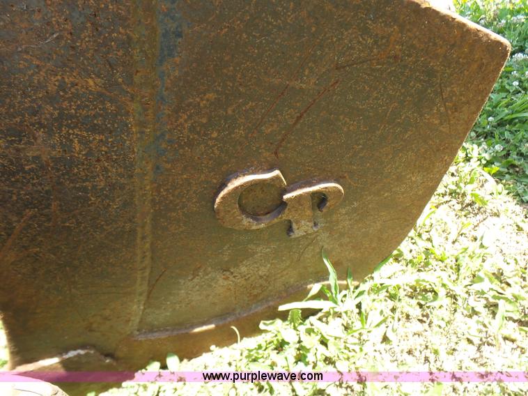 image for item N9395 Wain Roy bucket