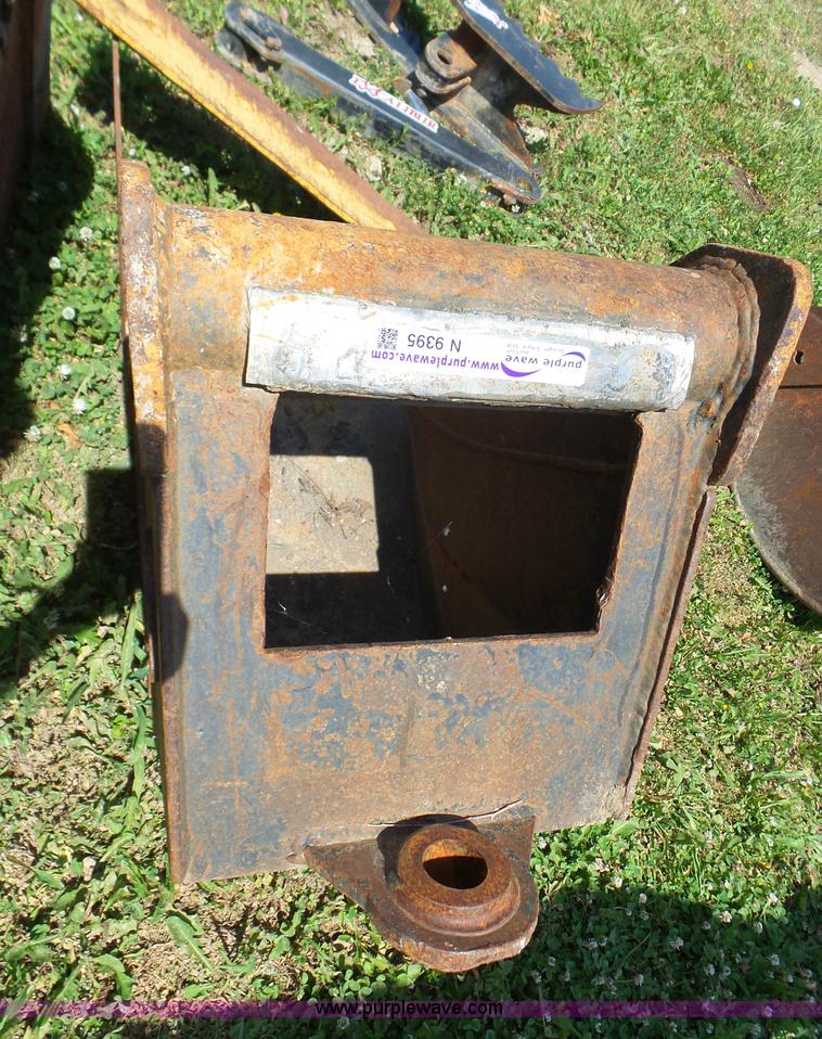 image for item N9395 Wain Roy bucket