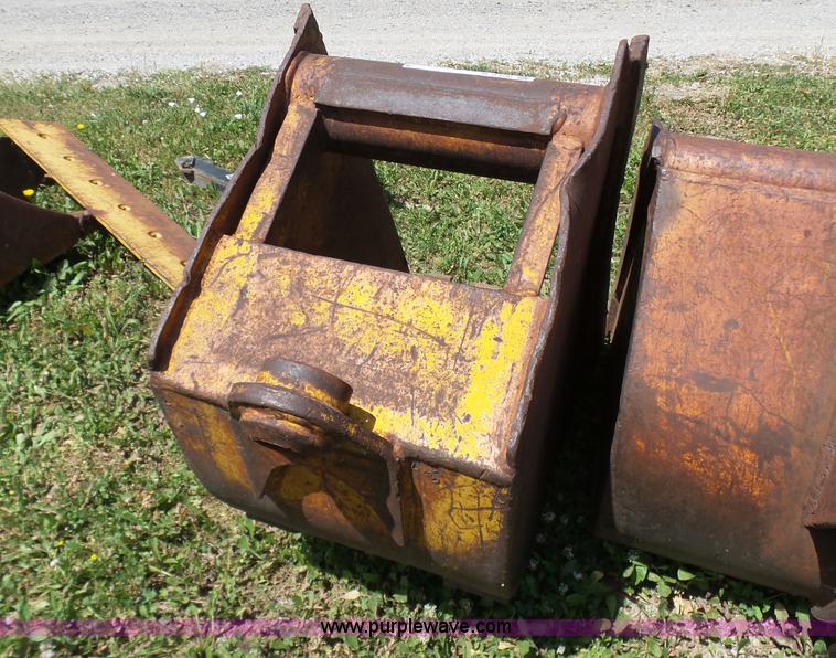 image for item N9396 Wain Roy bucket