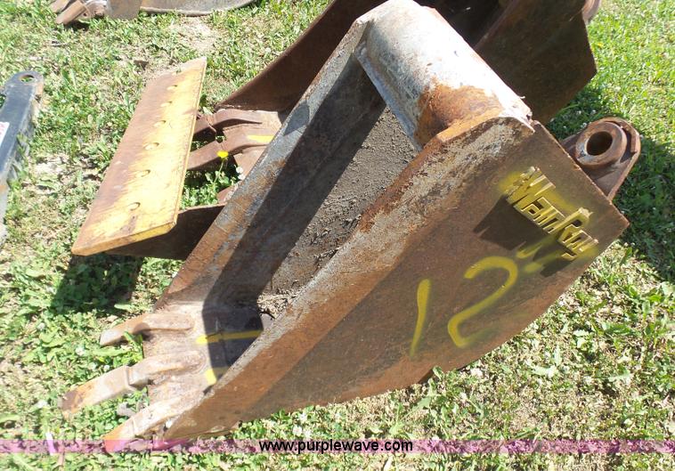 image for item N9397 Wain Roy bucket