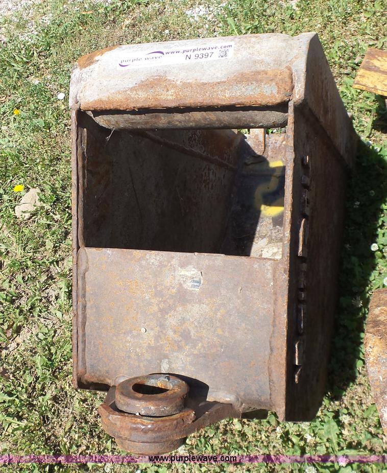 image for item N9397 Wain Roy bucket