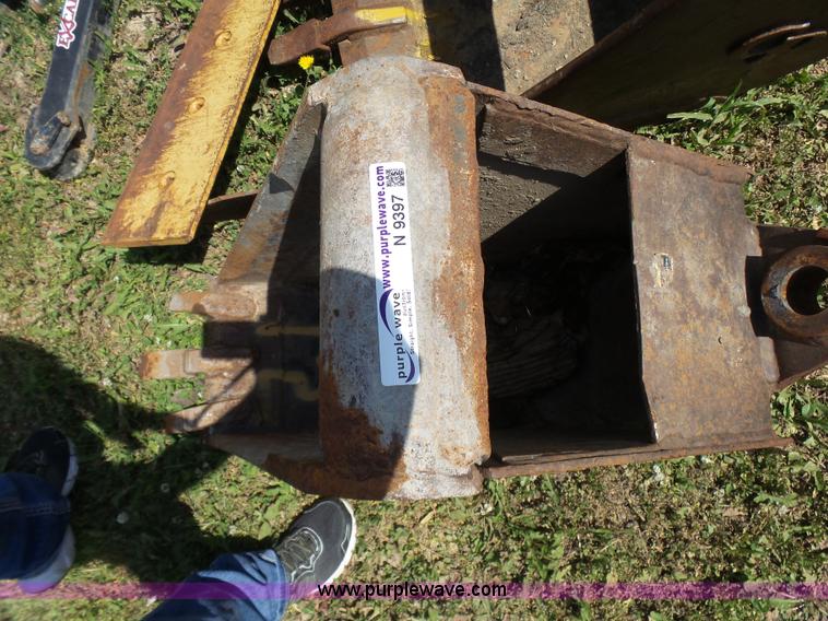 image for item N9397 Wain Roy bucket