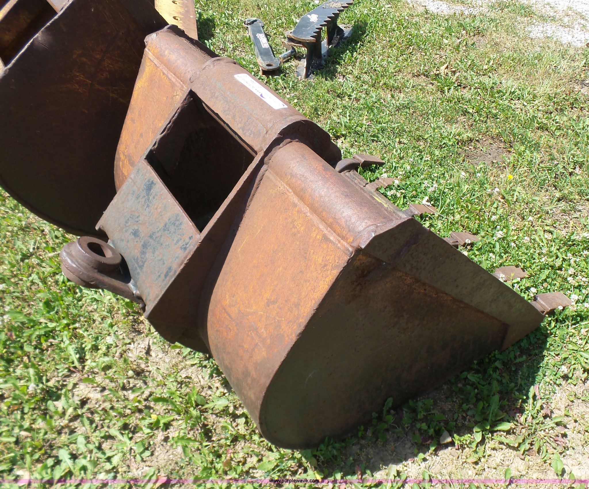 Wain Roy bucket in Kansas City, MO Item AV9981 sold Purple Wave