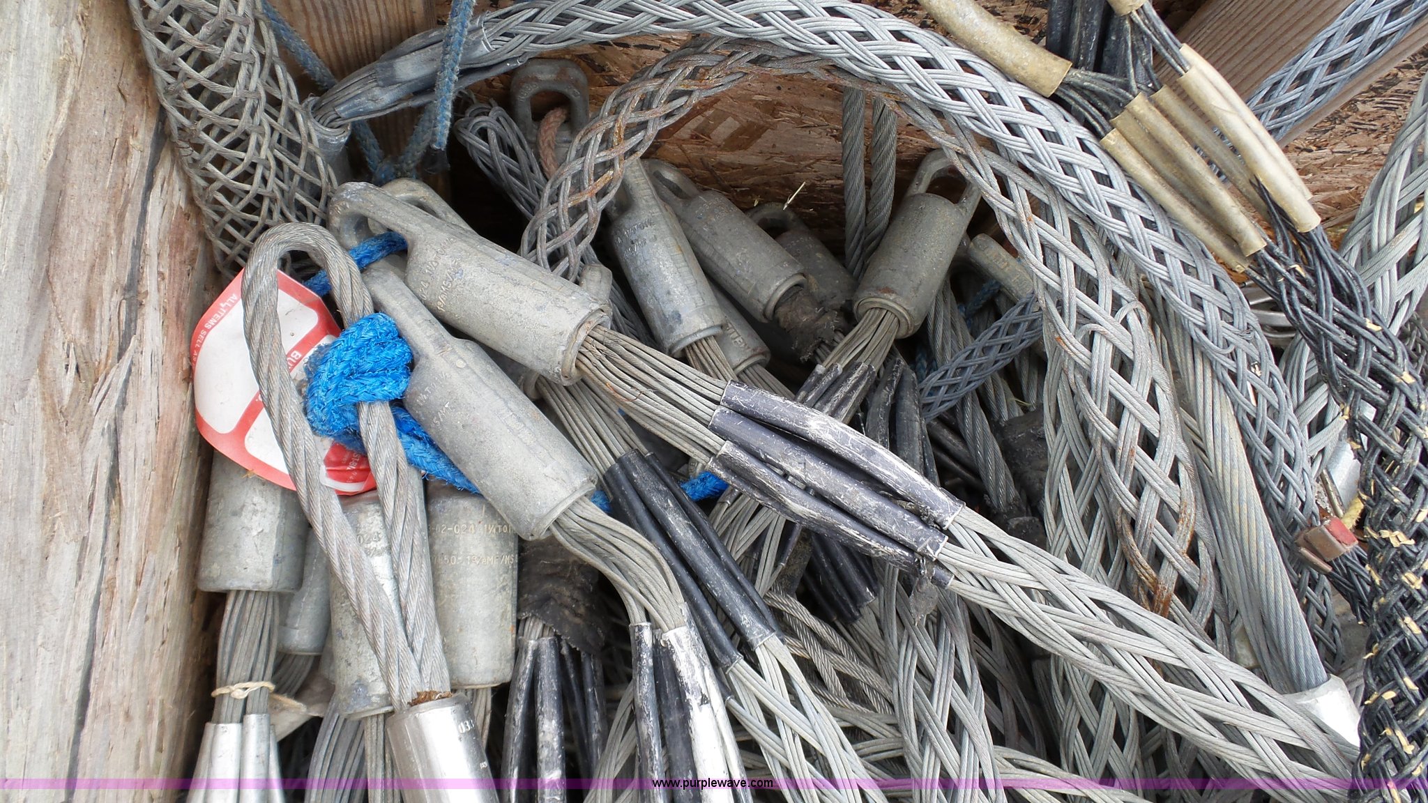 Approximately 150 Kellems wire pulling grips in Clinton, IL Item