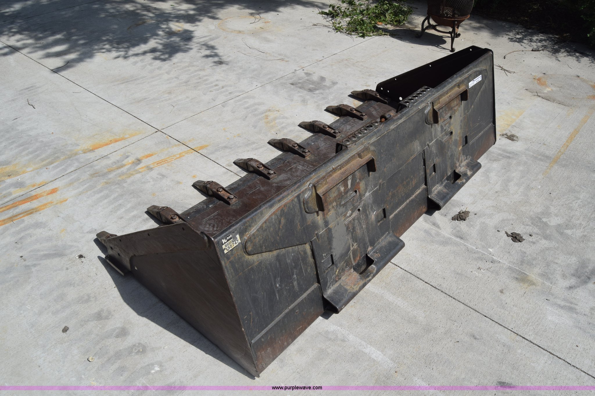 Bobcat skid steer bucket in Walton, KS Item BW9923 sold Purple Wave