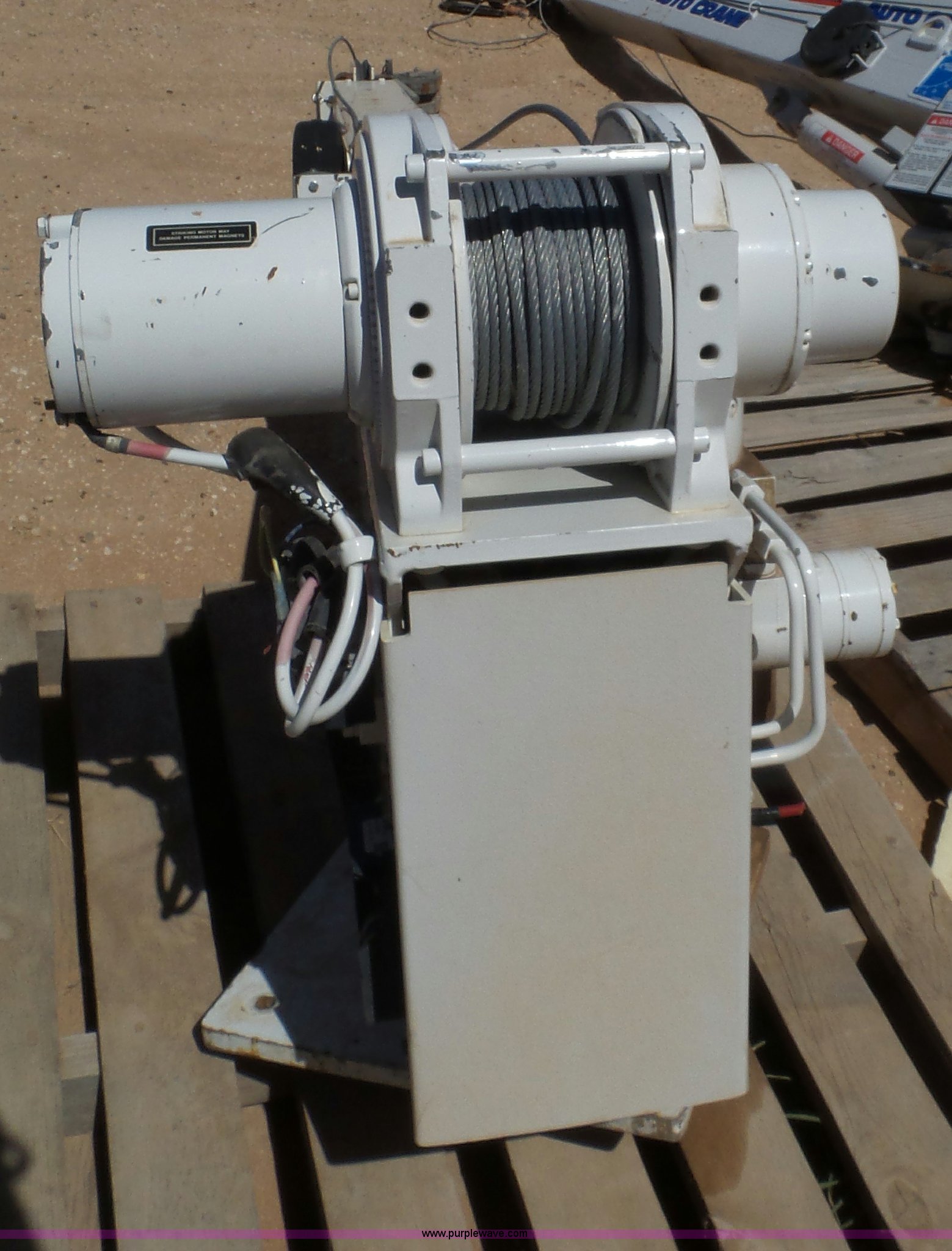 Liftmoore 3200REE crane in Midland, TX | Item BZ9112 sold | Purple Wave