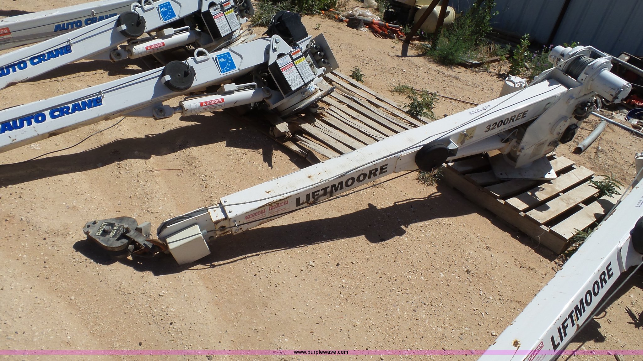 Liftmoore 3200REE crane in Midland, TX | Item BZ9112 sold | Purple Wave