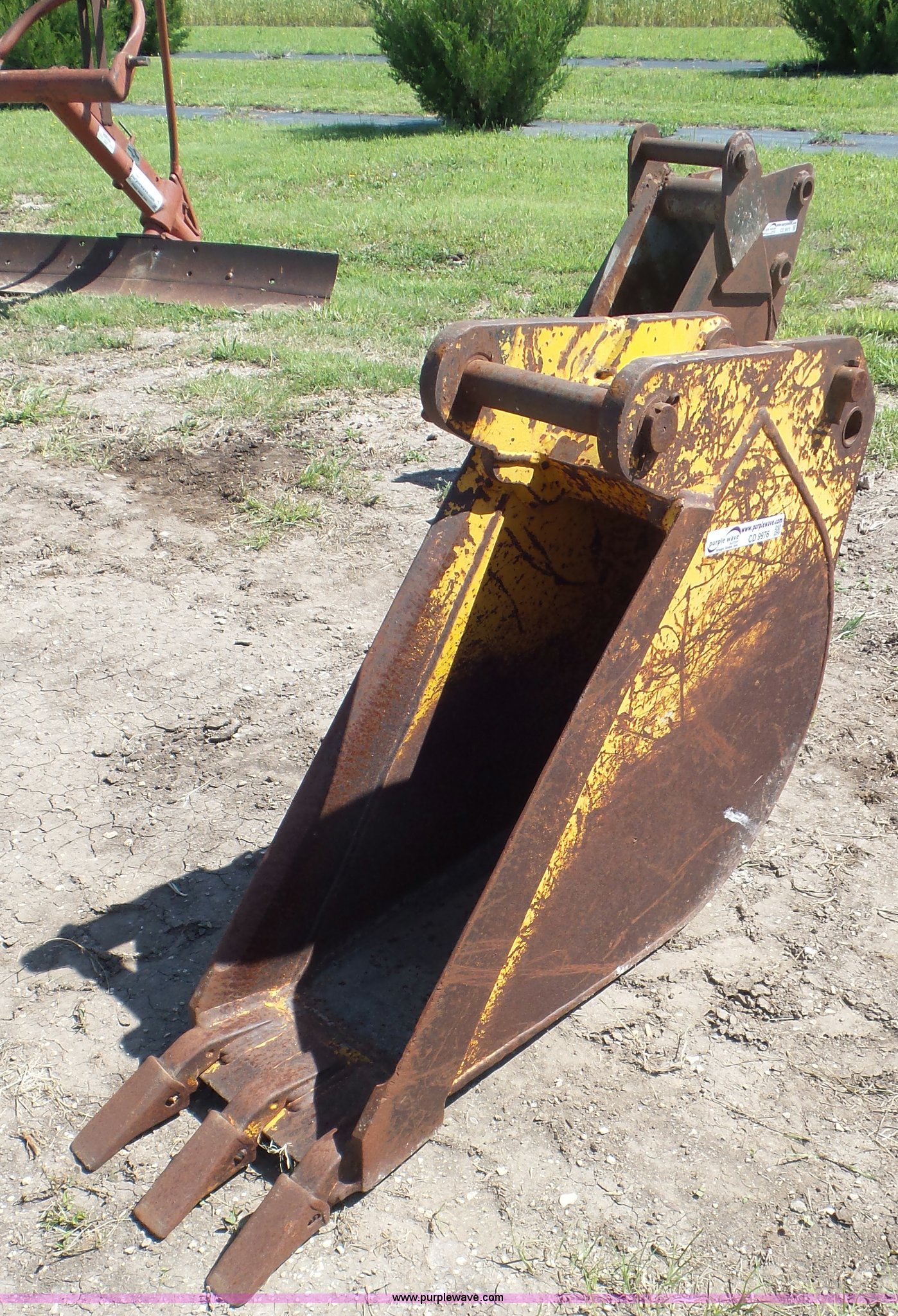 Gannon backhoe bucket in Hays, KS Item CD9976 sold Purple Wave