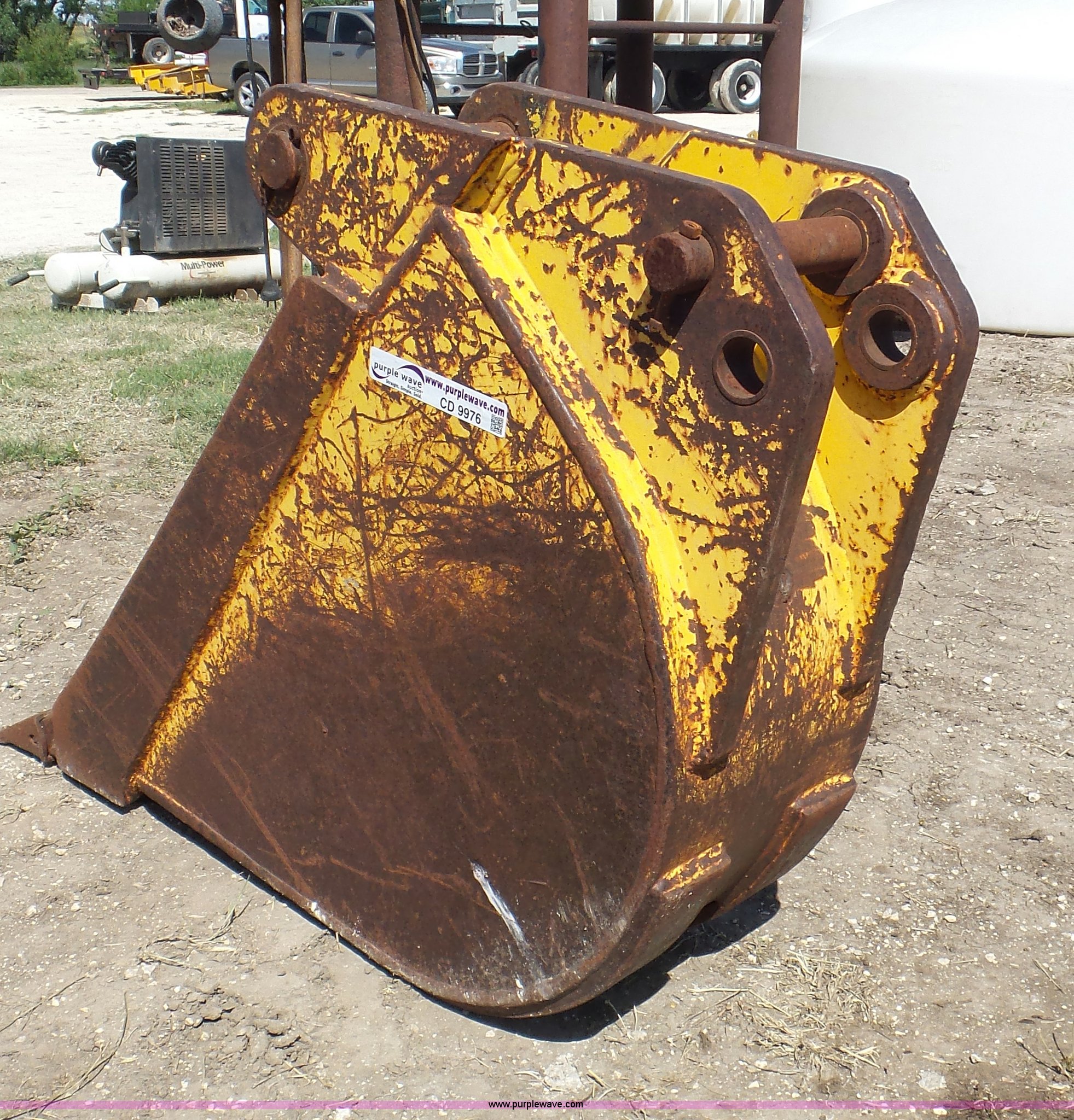Gannon backhoe bucket in Hays, KS Item CD9976 sold Purple Wave