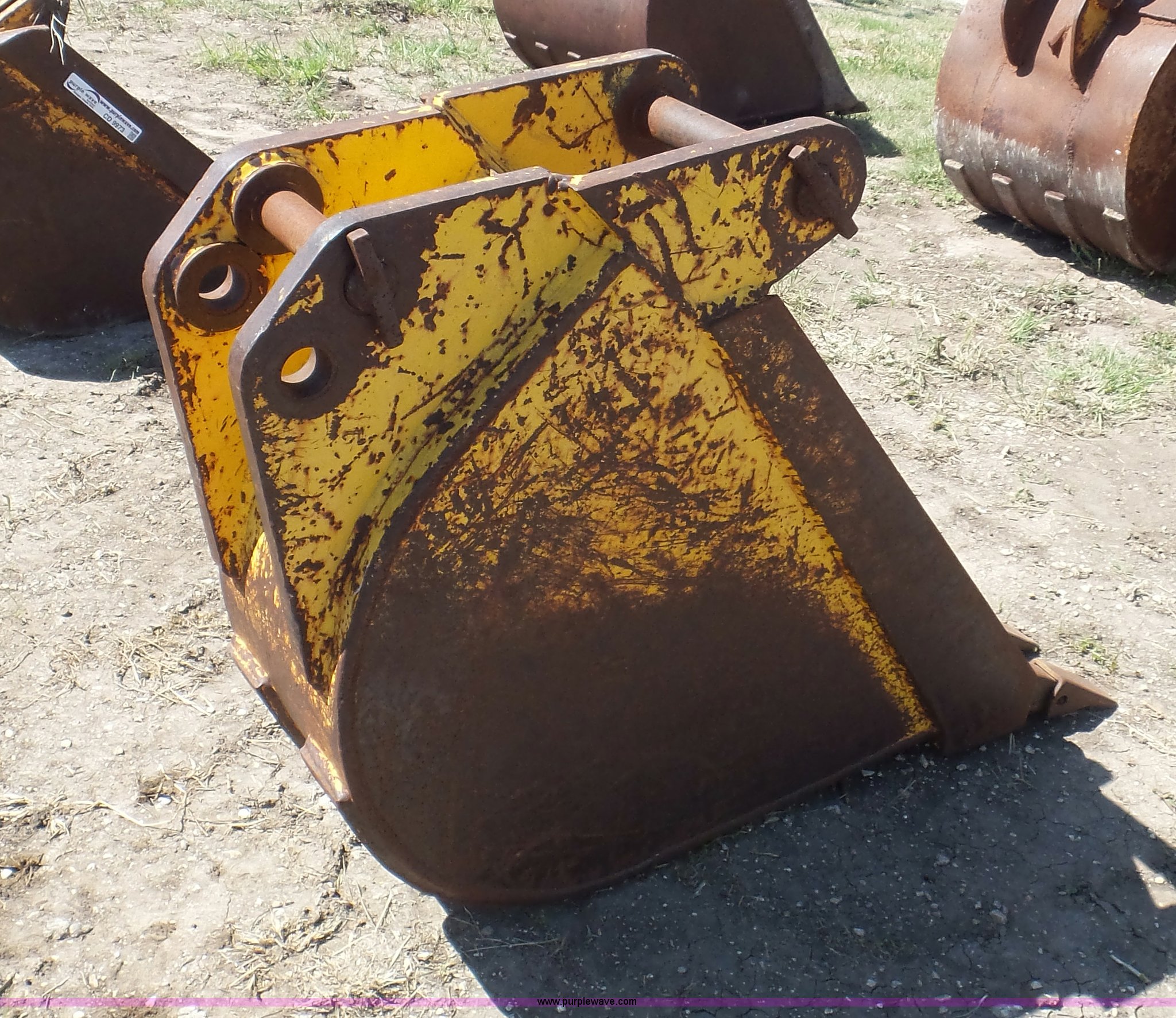 Gannon backhoe bucket in Hays, KS Item CD9976 sold Purple Wave