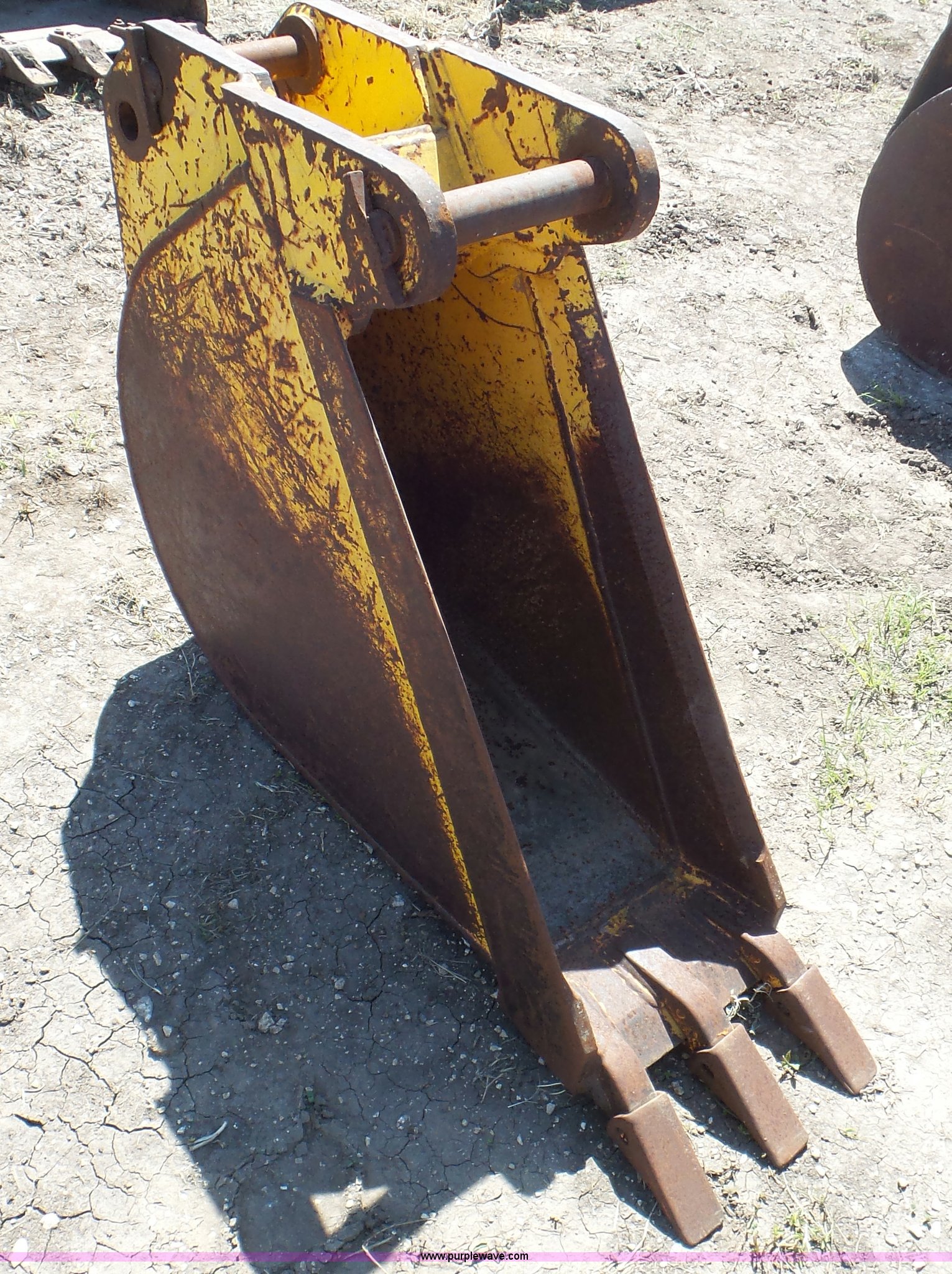 Gannon backhoe bucket in Hays, KS Item CD9976 sold Purple Wave