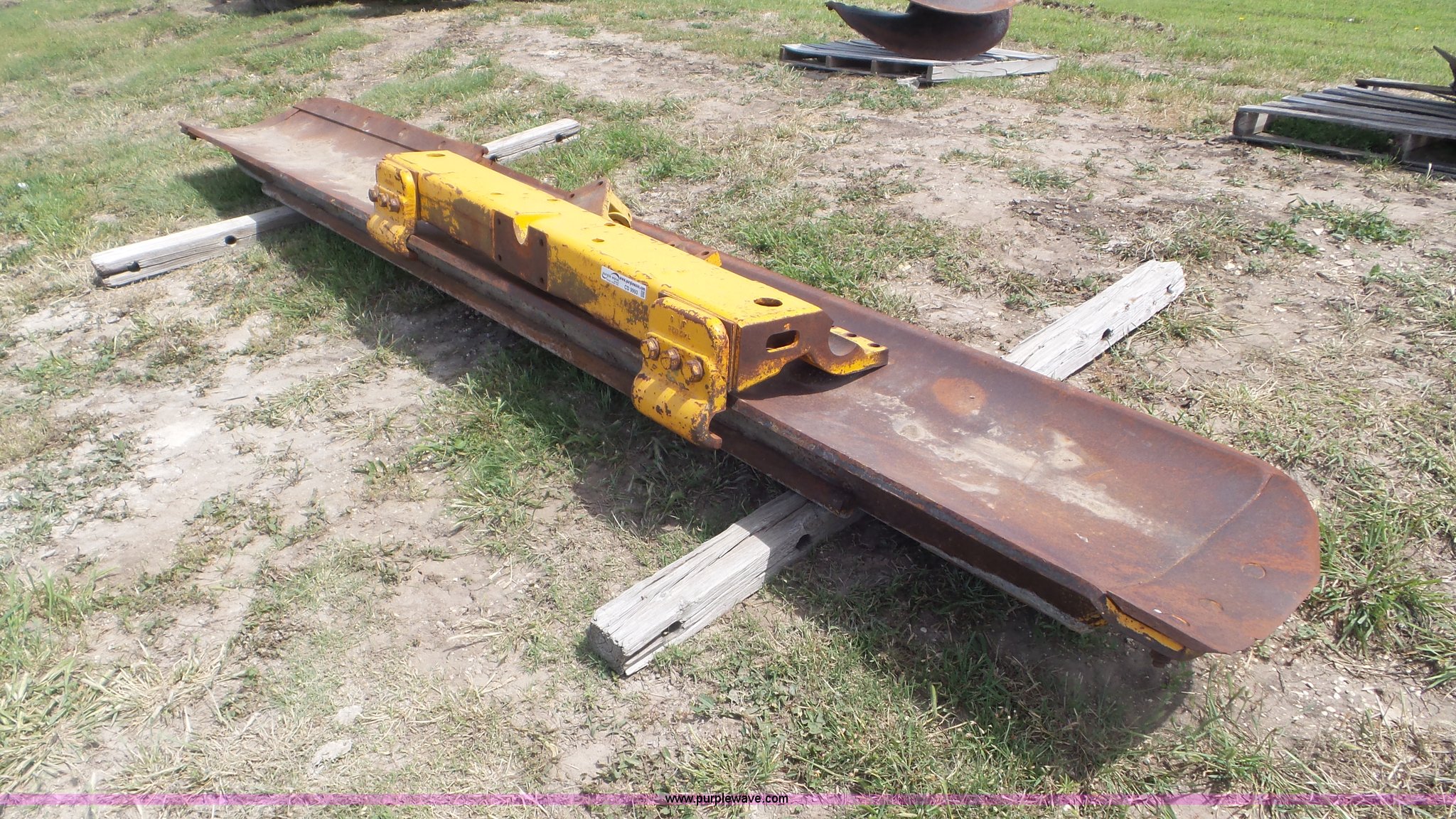 Motor grader blade in Hays, KS Item CD9993 sold Purple Wave