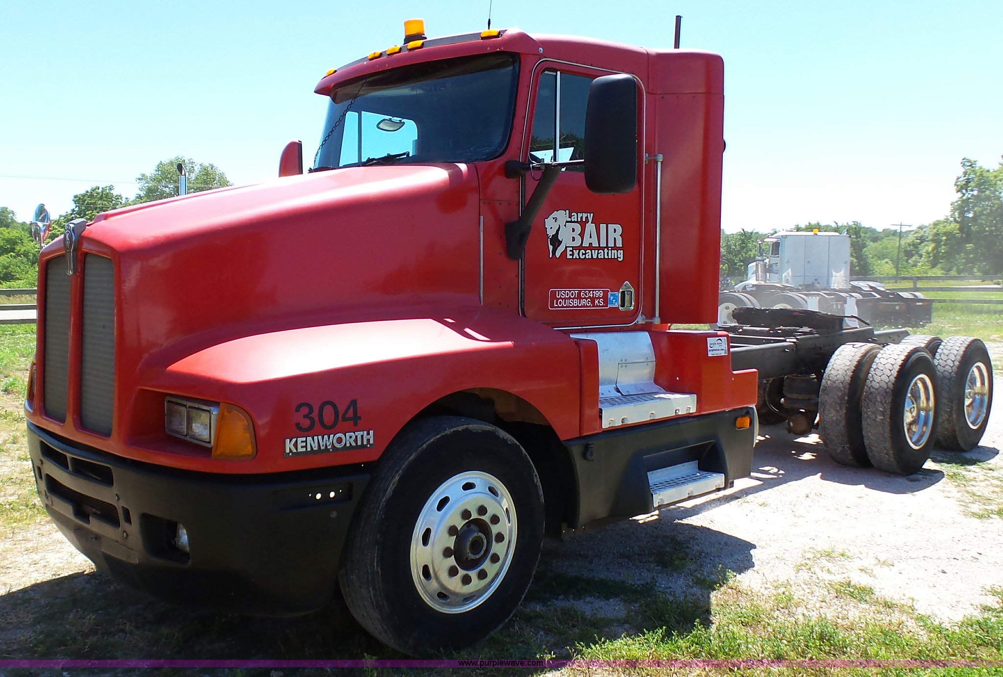 1991 Kenworth T600 semi truck in Louisburg, KS Item F1428 sold